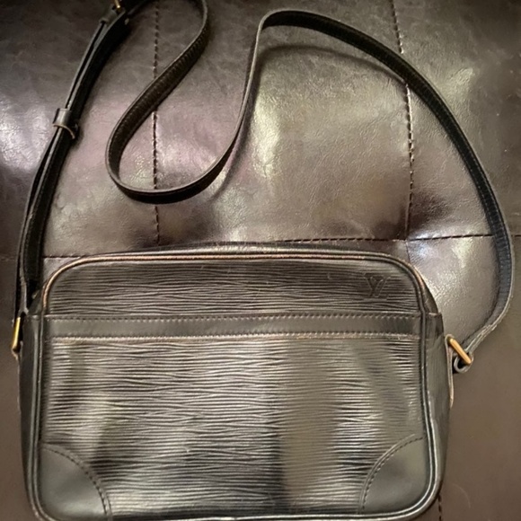 Louis Vuitton Epi Leather Crossbody - Picture 1 of 8